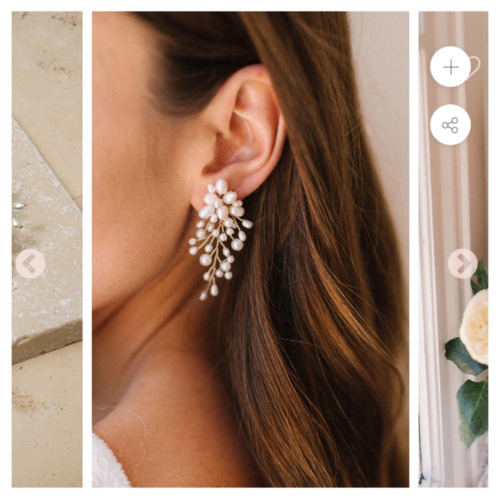 Untamed Petals Moore pearl earrings, Gold